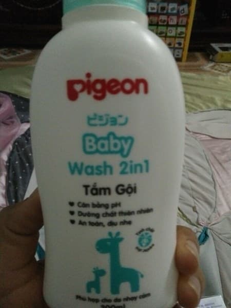 Sữa tắm gội Pigeon 2 trong 1 tinh chất Hạt Jojoba dành cho da nhạy cảm